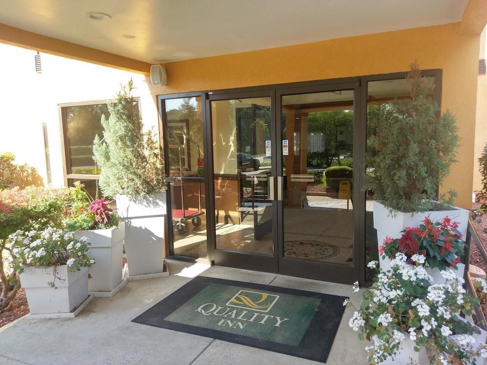 Quality Inn & Suites Clemmons I-40 Экстерьер фото