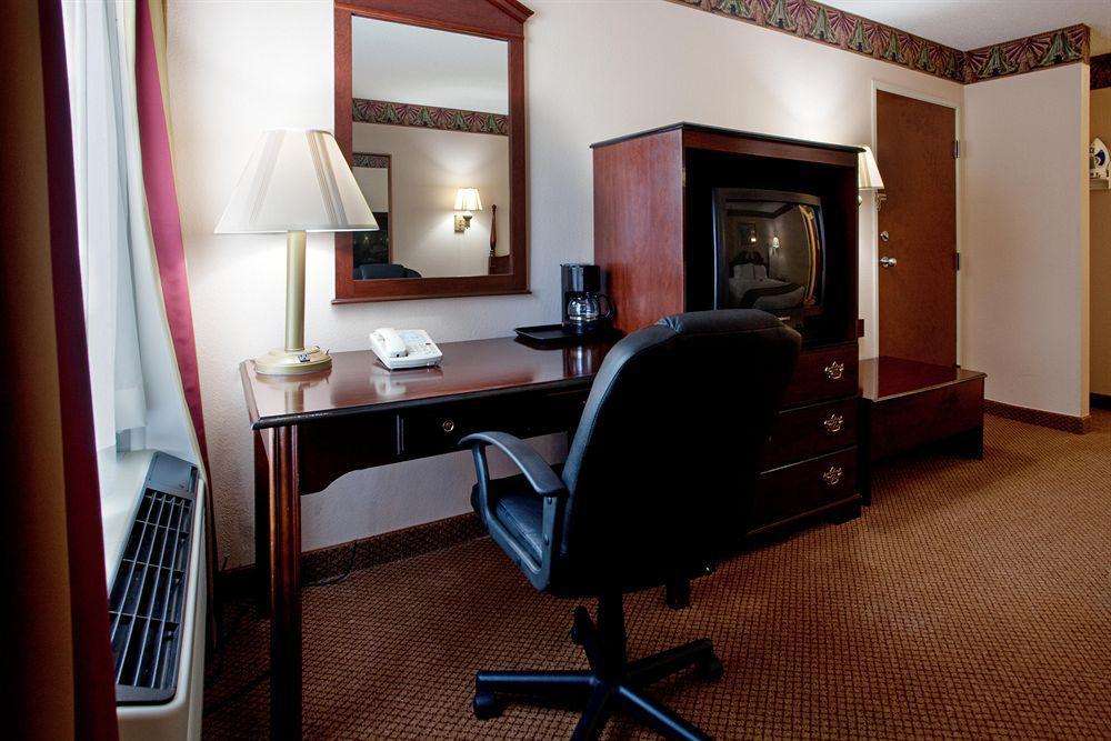 Quality Inn & Suites Clemmons I-40 Экстерьер фото
