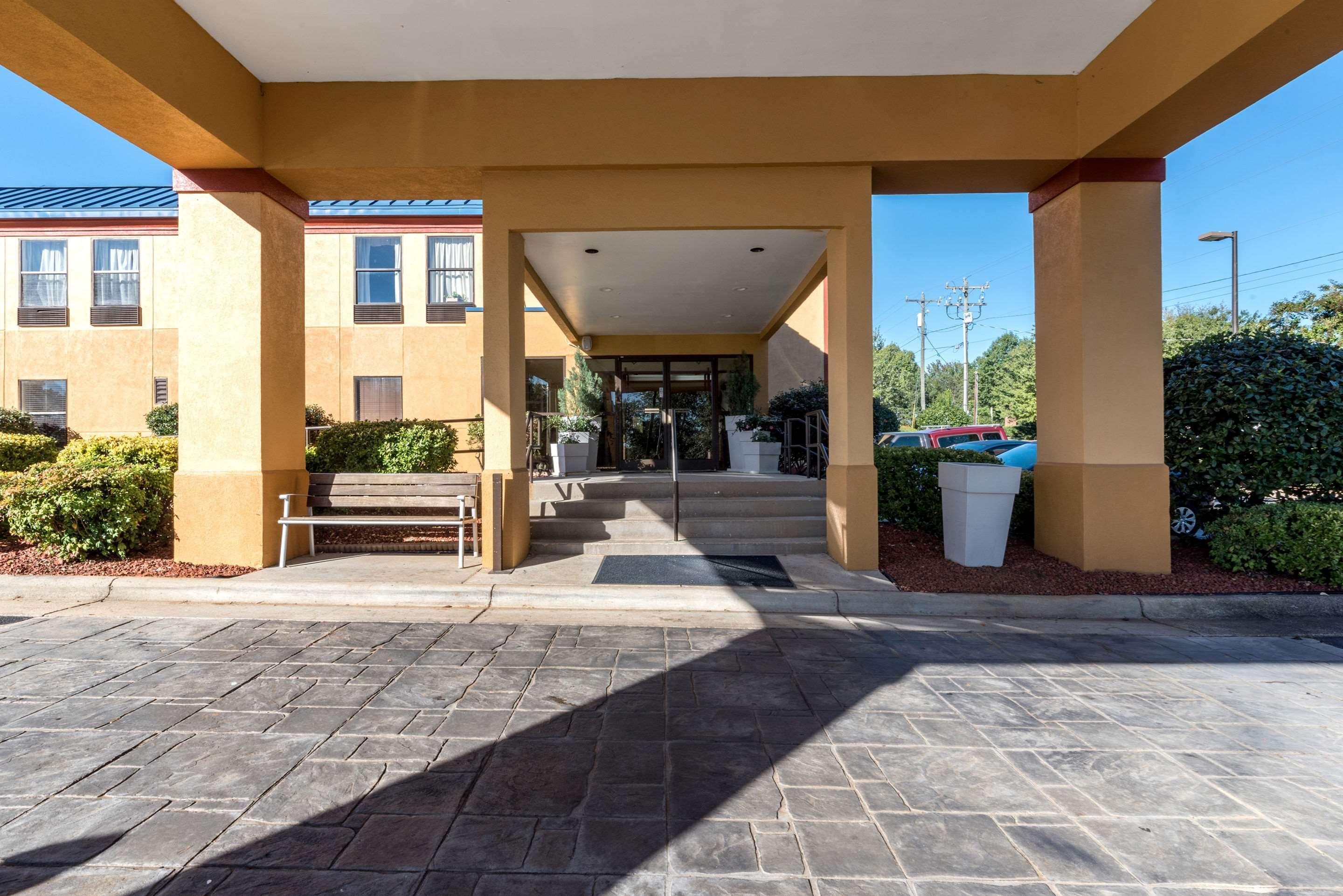 Quality Inn & Suites Clemmons I-40 Экстерьер фото