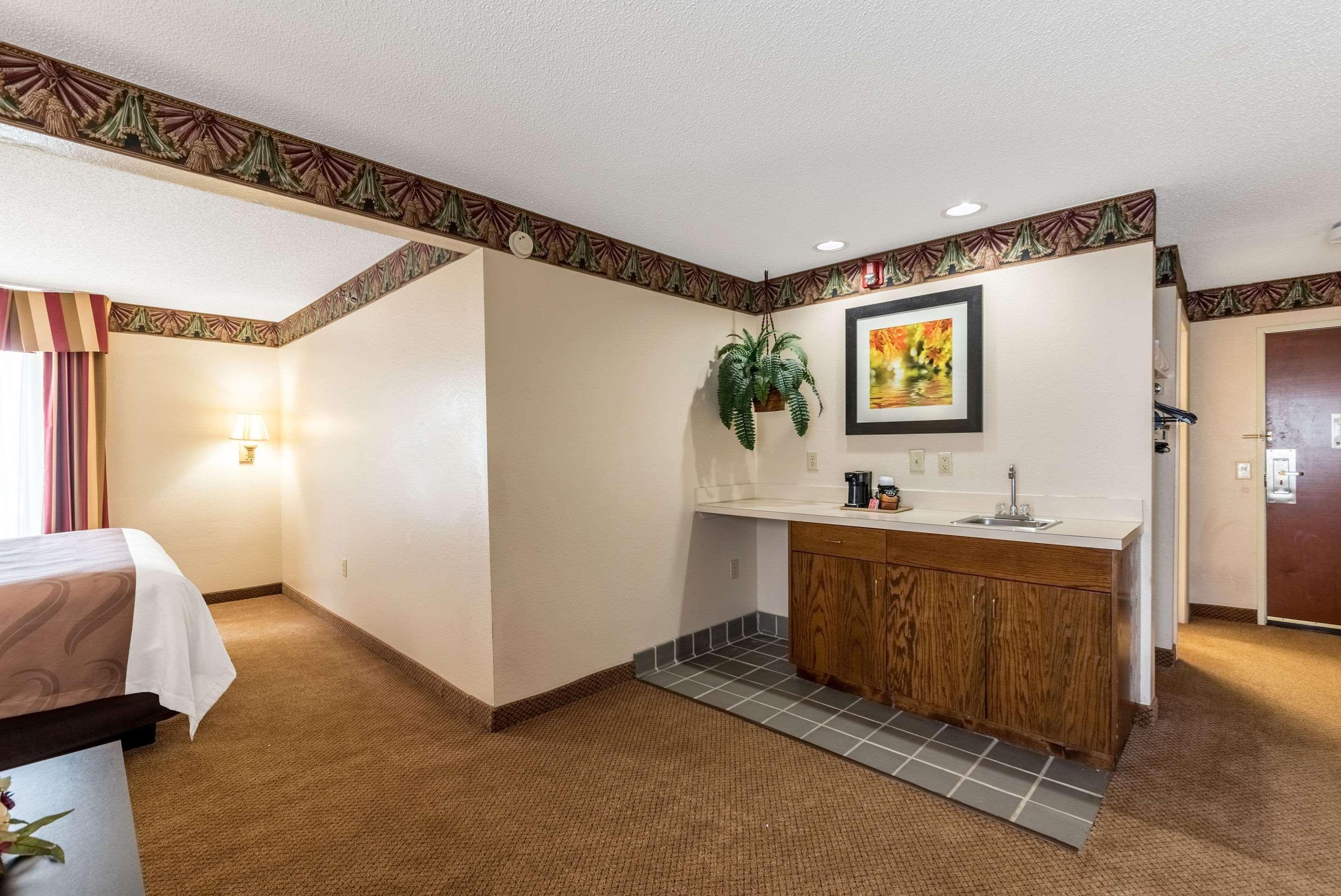 Quality Inn & Suites Clemmons I-40 Экстерьер фото
