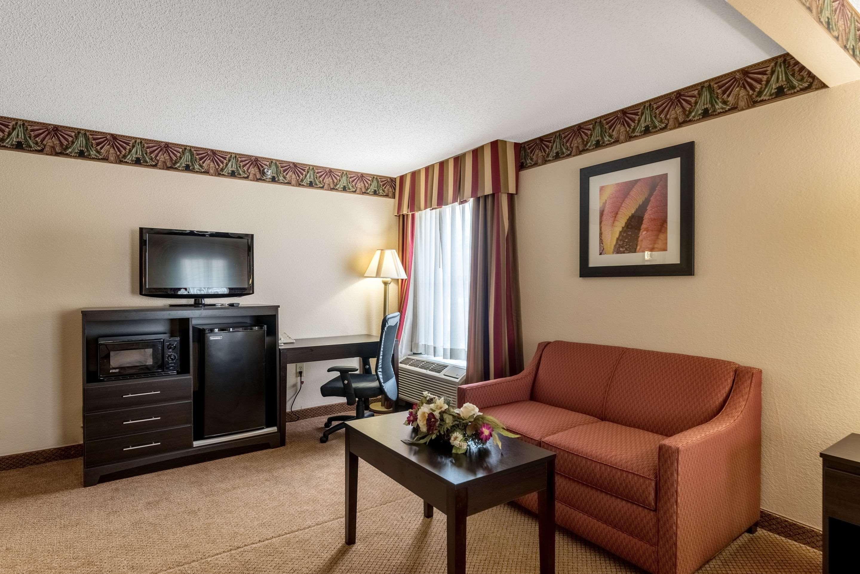 Quality Inn & Suites Clemmons I-40 Экстерьер фото
